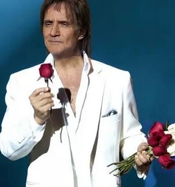 Assessoria de Roberto Carlos nega rombo de R$ 100 milhões em empresas do cantor