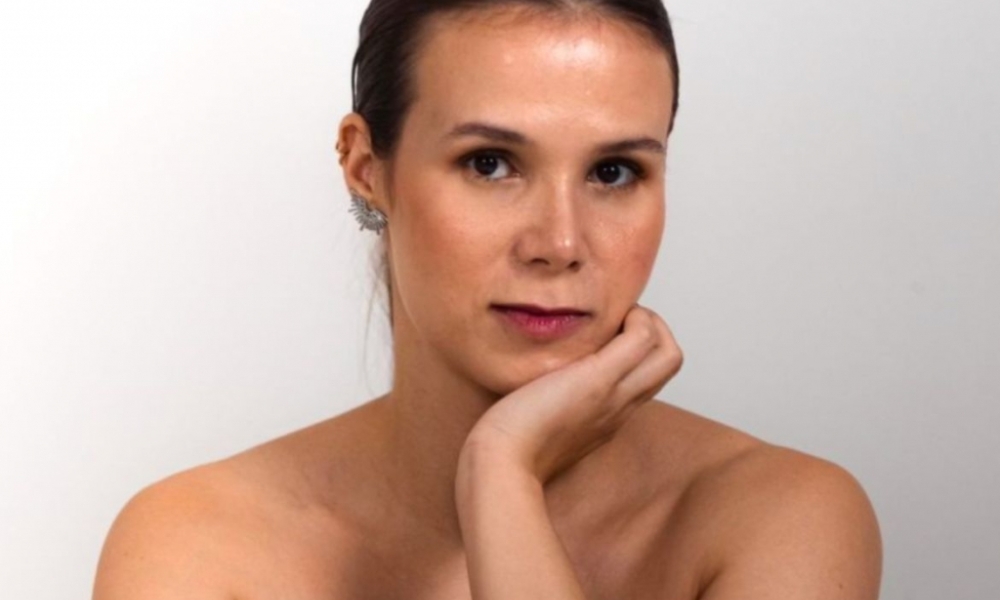 Mulher que não cedeu assento para criança em avião ganha 250 mil seguidores em um dia