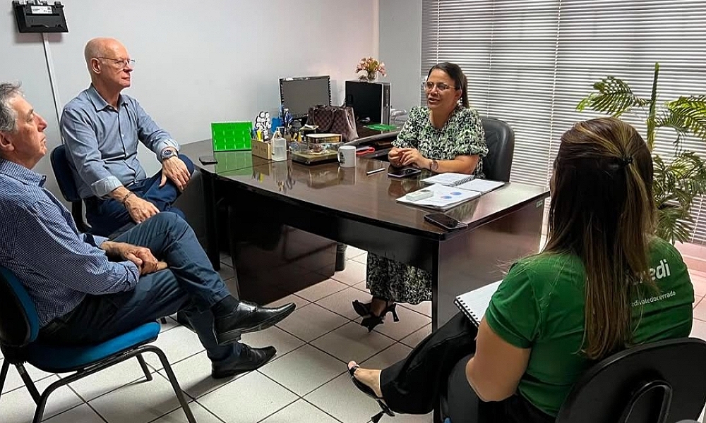 Secretaria de Educação de Jaciara fortalece parceria com Sicred Vale do Cerrado