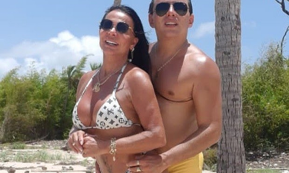 Gretchen Revela Mania de Dormir com a Mão Dentro do Shorts do Marido por Gostar do Toque