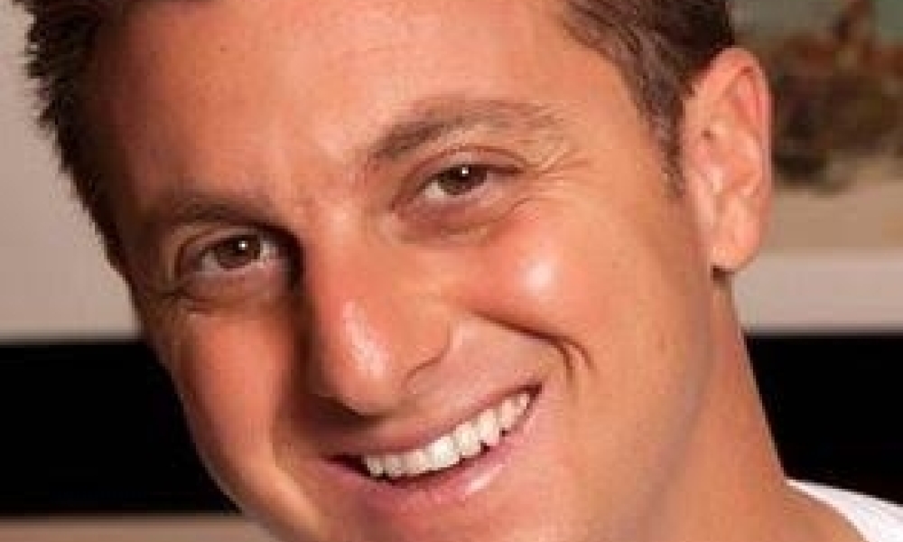 Luciano Huck Doa R$ 100 Mil ao PSB para Apoiar Campanha de Tabata Amaral em São Paulo