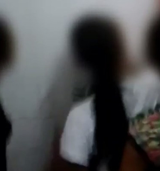 Menina de 13 anos é espancada por 'amigas', gravada nua e jogada de barranco