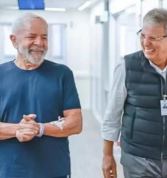 Lula aparece caminhando em hospital após deixar UTI em São Paulo
