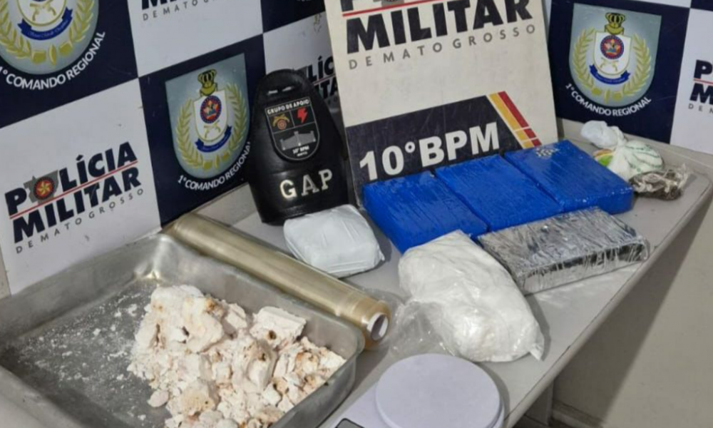 Polícia Militar apreende tabletes de cocaína durante operação, em Cuiabá