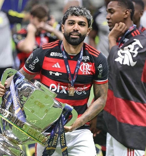 Um mês após deixar o Flamengo, Gabigol assina contrato e irá receber R$ 1,5 milhão no Cruzeiro