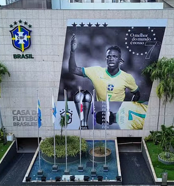 CBF homenageia Vini Jr. após conquista de prêmio de melhor jogador do mundo