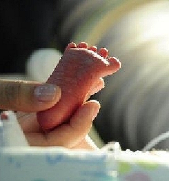 Bebê de 1 mês morre enquanto dormia com os pais em Itanhangá