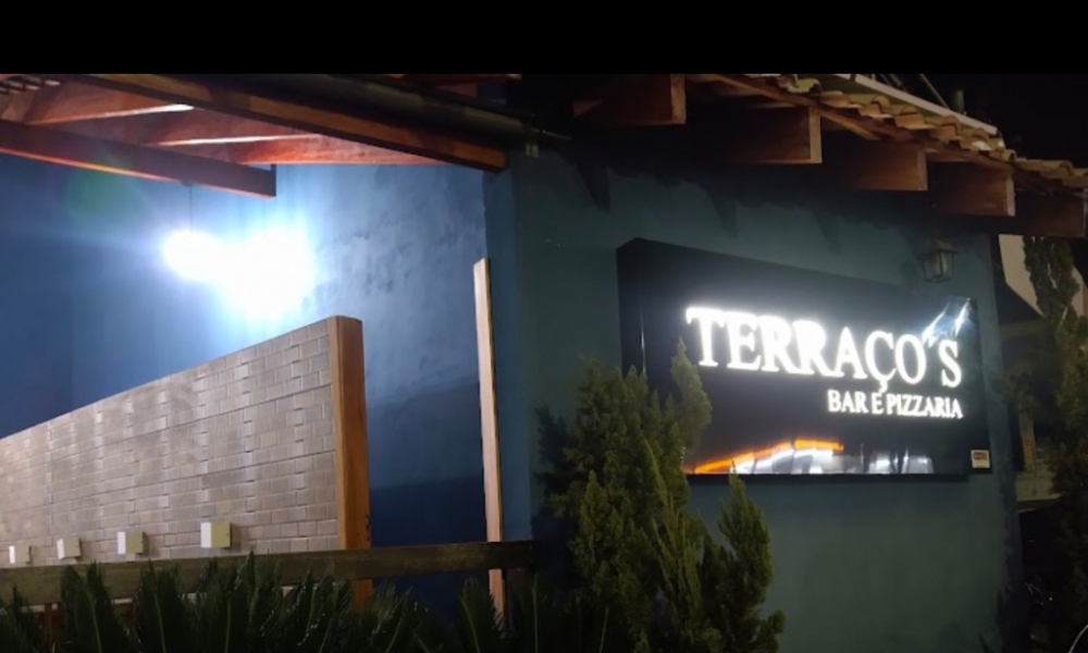 Mulher é presa por promover quebradeira e perturbar clientes em pizzaria em Jaciara