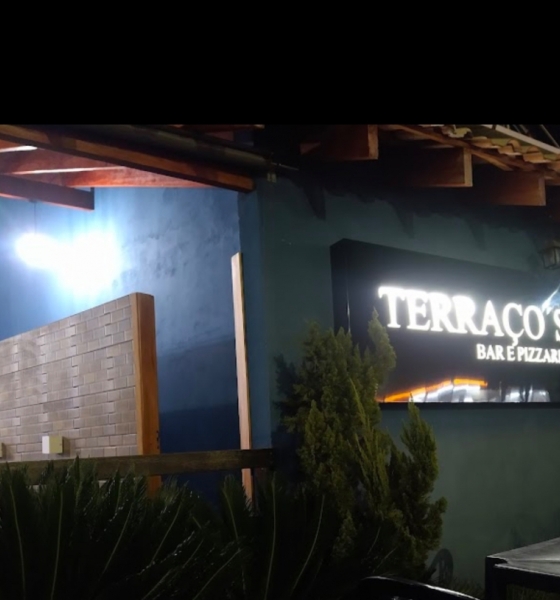 Mulher é presa por promover quebradeira e perturbar clientes em pizzaria em Jaciara