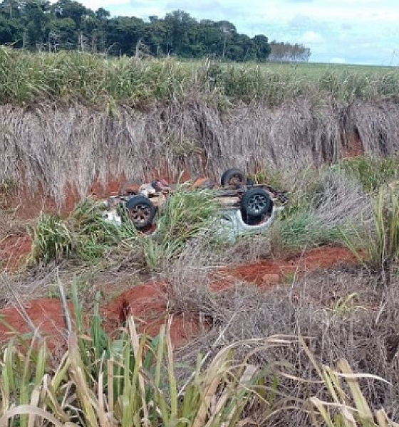 Mulher fica gravemente ferida em capotamento na MT-140 próximo a Santa Rita do Trivelato