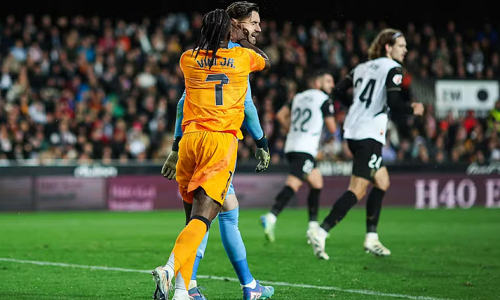 Vinicius Jr. pede desculpas após expulsão em vitória do Real Madrid sobre o Valencia