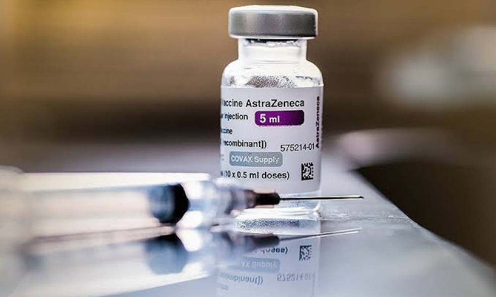 AstraZeneca reconhece efeito colateral raro de sua vacina contra COVID-19 em processo judicial