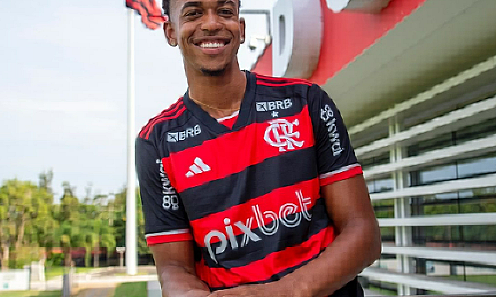 Flamengo terá Carlinhos disponível para estreia no Campeonato Carioca após redução de pena