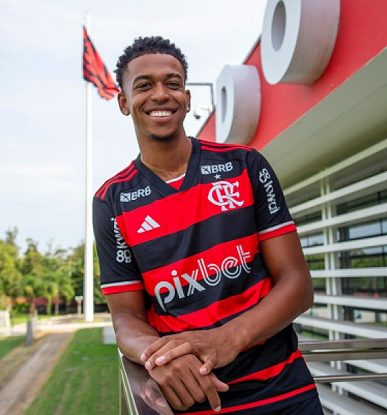 Flamengo terá Carlinhos disponível para estreia no Campeonato Carioca após redução de pena