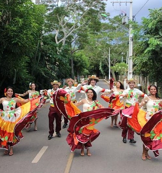 Tradicional festa traz missa, procissão, música e show do grupo Flor Ribeirinha