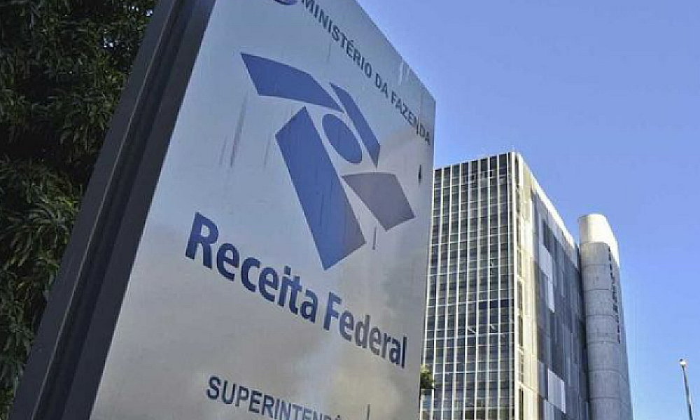 Receita Federal alerta sobre golpes que utilizam falsa taxa sobre Pix