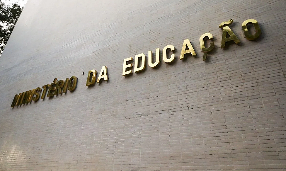 Pé-de-Meia: MEC pagará R$ 1.050 por mês para estudantes de licenciatura