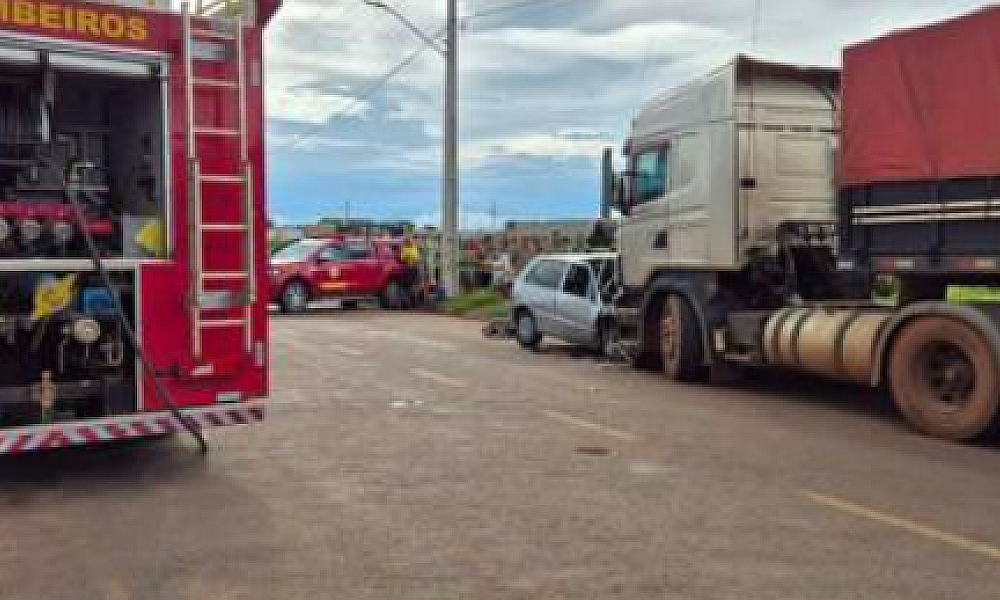 Homem morre após colisão frontal com caminhão estacionado em Sinop