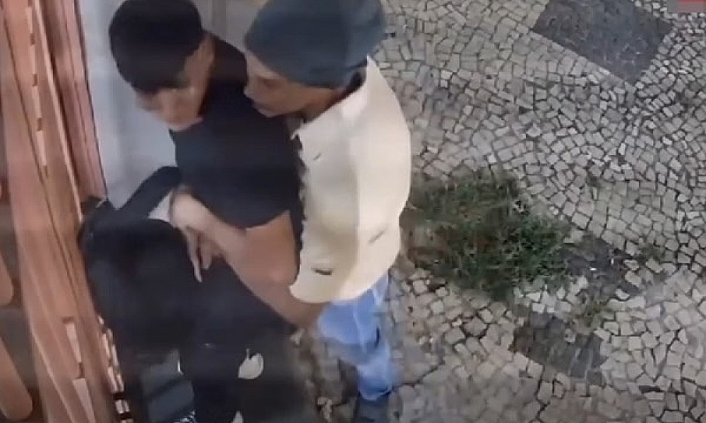 Faca e Pênis à Mostra: Motorista de Aplicativo Salva Homem de Estupro