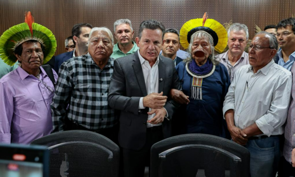 Governador vai a Brasília viabilizar asfaltamento da MT-322 após pedido do cacique Raoni