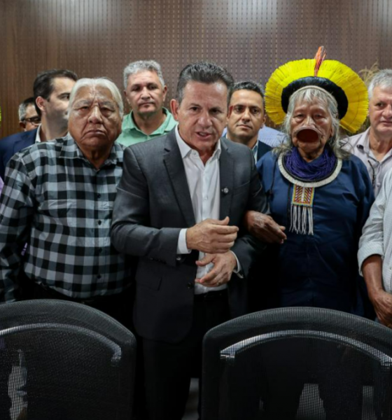 Governador vai a Brasília viabilizar asfaltamento da MT-322 após pedido do cacique Raoni