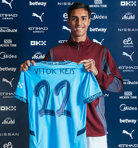 Manchester City anuncia contratação do zagueiro Vitor Reis, ex-Palmeiras