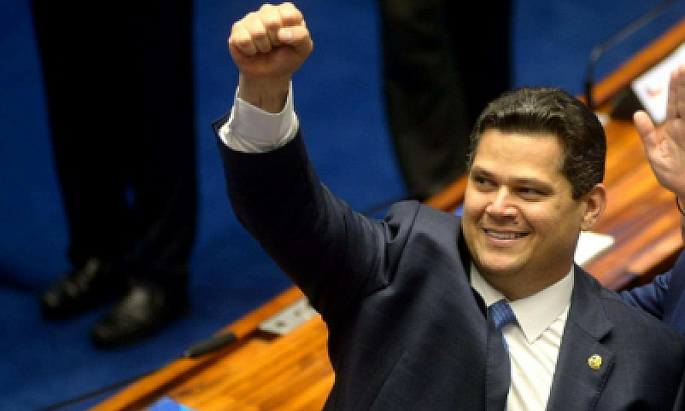 Davi Alcolumbre é eleito presidente do Senado