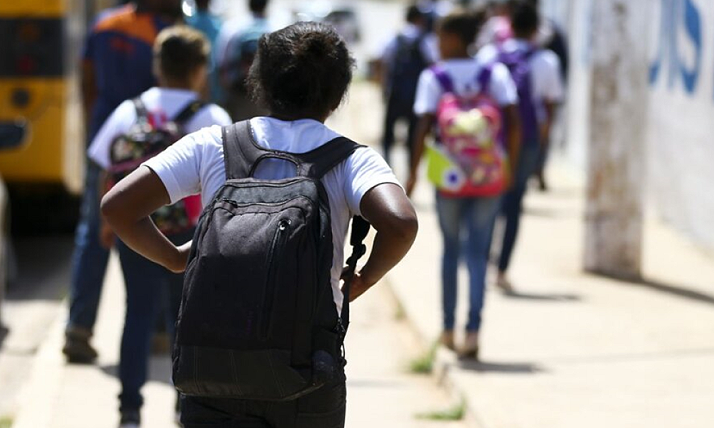 Câmara aprova projeto que pune escolas que recusarem matrículas sem justificativa