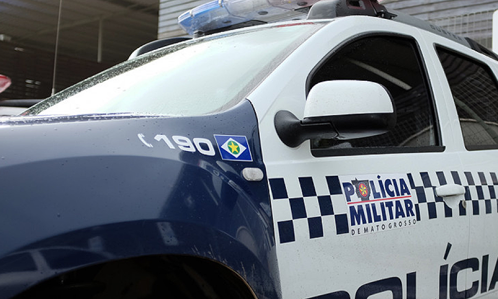 Mulher tem dedo decepado ao ser atacada pelo marido com facão em Cuiabá