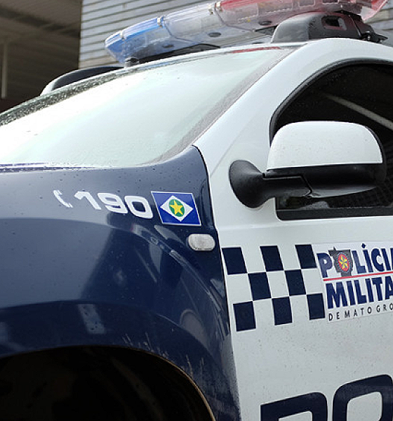 Mulher tem dedo decepado ao ser atacada pelo marido com facão em Cuiabá