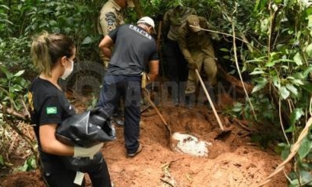 Operação encontra mais dois corpos em cemitério de facção; 10 vítimas foram achadas
