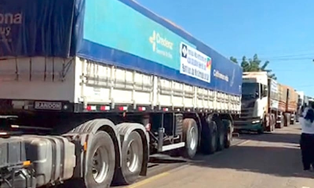 Rondonópolis: Comboio com 16 carretas já está a caminho do Rio Grande do Sul