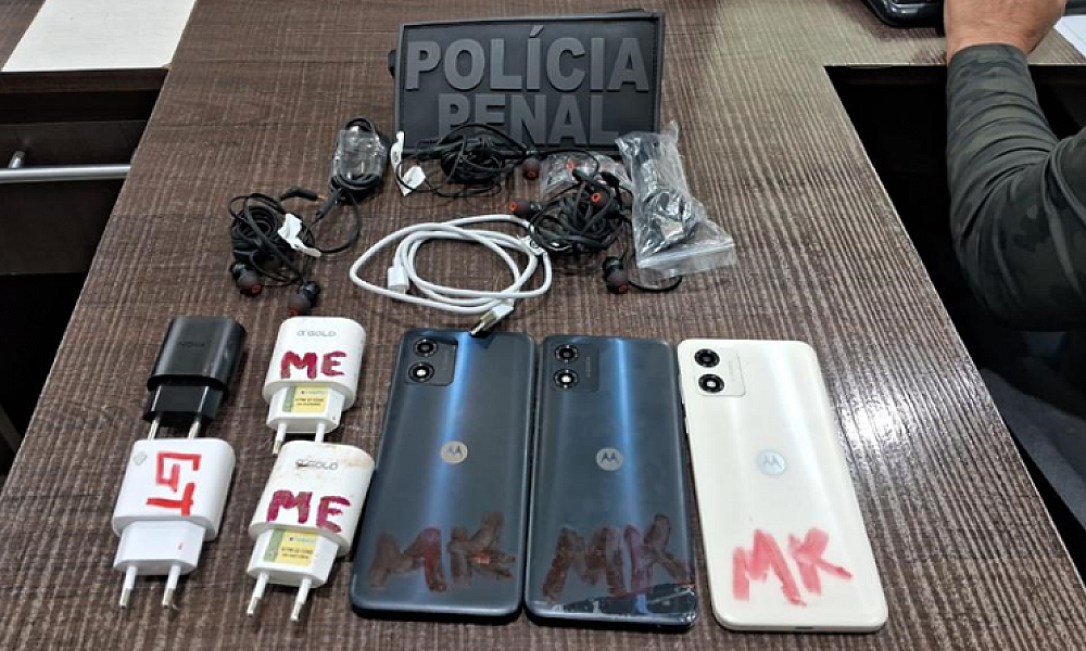 Policiais penais apreendem pacotes com celulares e acessórios na Penitenciária de Rondonópolis