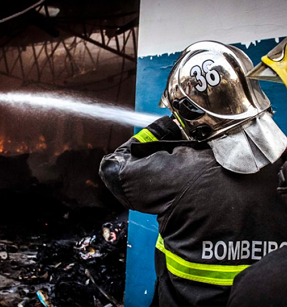 Bombeiros controlam incêndio em depósito de padaria em Alta Floresta