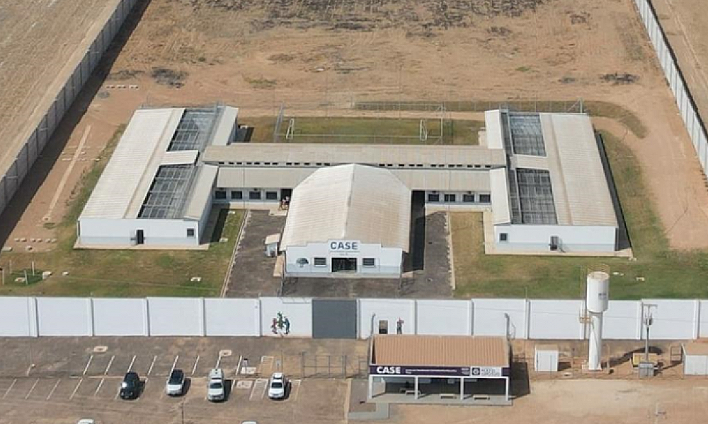 Mulher é flagrada por agentes tentando entregar droga a adolescente em unidade socioeducativa de Sinop