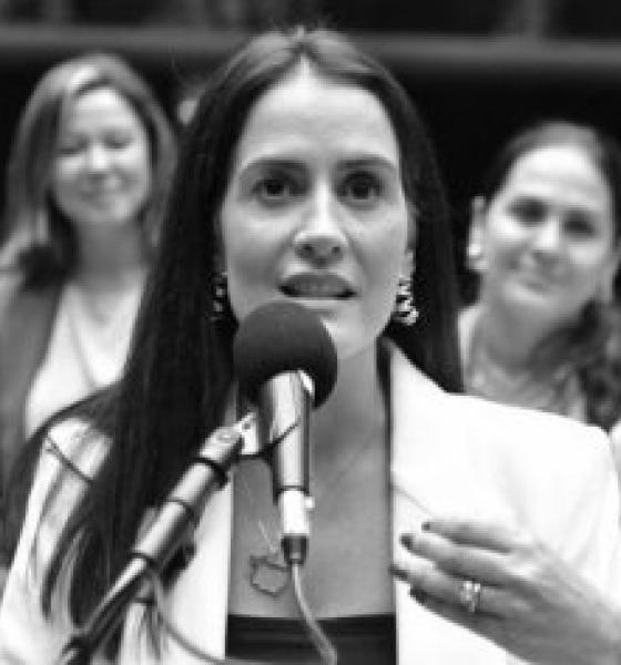 Morre deputada federal Amália Barros, aos 39 anos