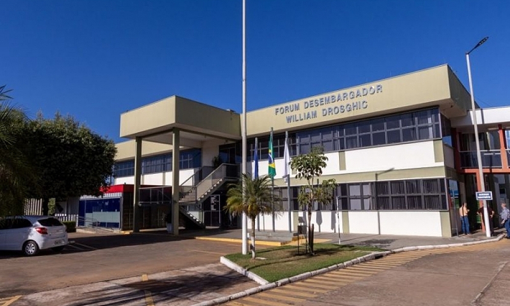 Ré é condenada a 30 anos de prisão por mandar matar ex-namorado em Rondonópolis