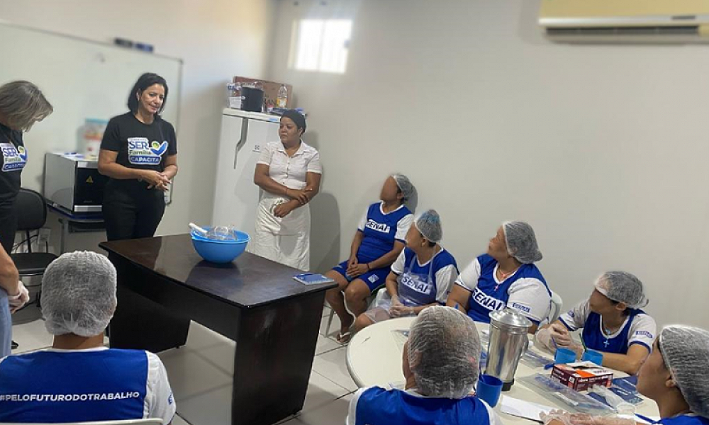 Reeducandas de Cáceres participam de curso de qualificação em confeitaria