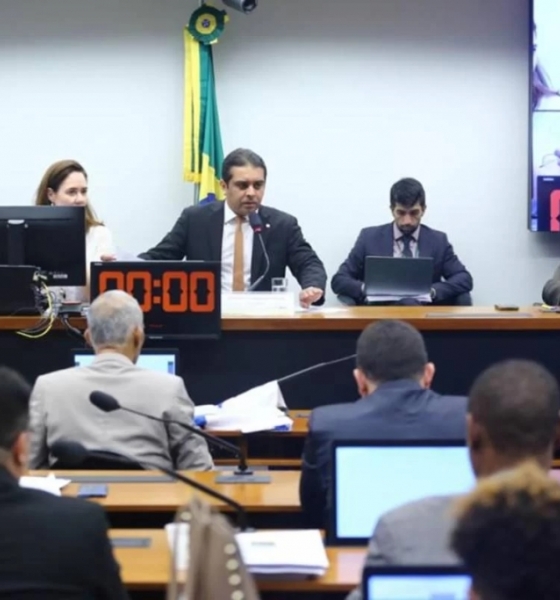 Câmara dos Deputados aprovou projeto contra a equiparação da união homoafetiva ao casamento civil