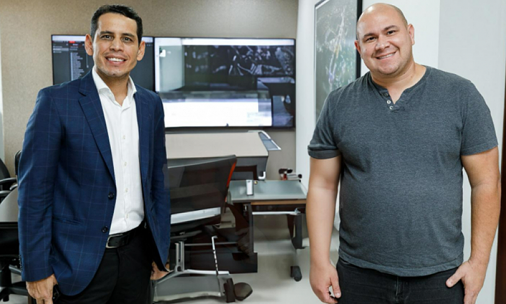 Abilio e secretário de Habitação assinam termos para construção de 500 casas