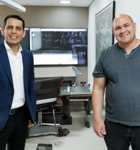 Abilio e secretário de Habitação assinam termos para construção de 500 casas