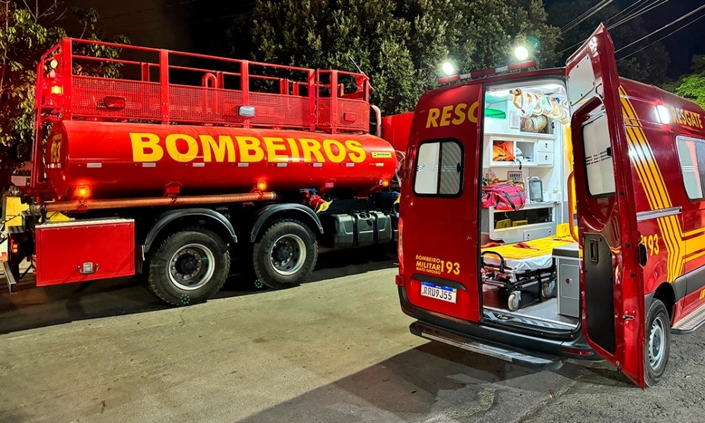 Bombeiros de MT fazem operação para resgatar seis pessoas da mesma família soterradas após enchentes no RS