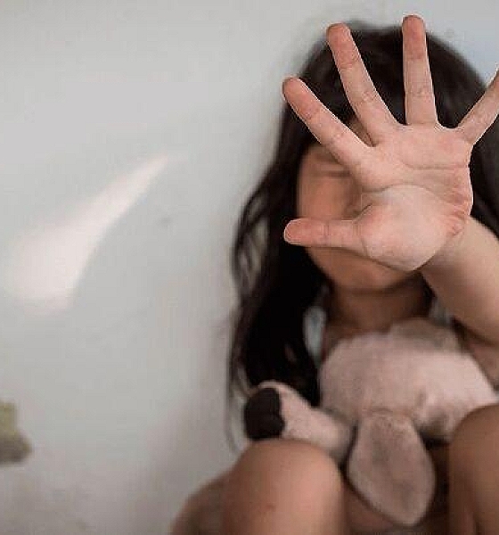 Tio dorme pelado e estupra sobrinha de 3 anos