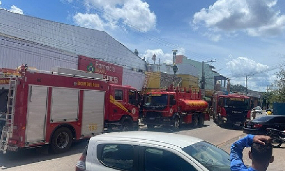 Incêndio de grandes proporções atinge restaurante em Várzea Grande