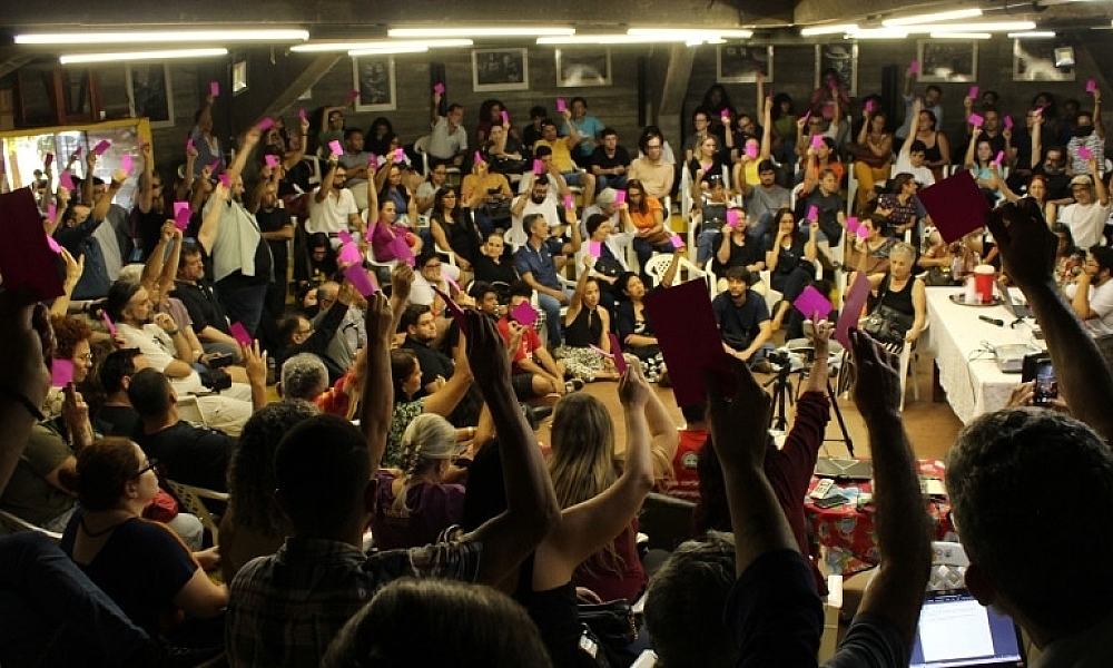 Professores da UFMT entram em greve por tempo indeterminado