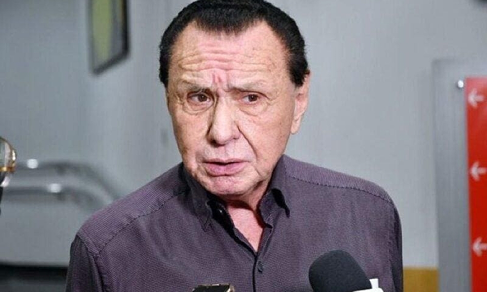 Carlos Bezerra é internado em UTI após cair e bater a cabeça;