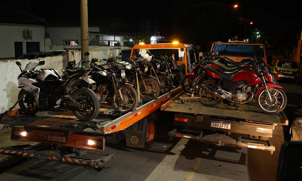 PM e Prefeitura de Cuiabá removem 25 veículos e aplicam 51 multas em operação no Pedra 90