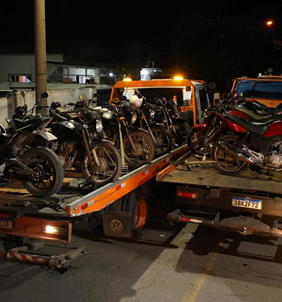 PM e Prefeitura de Cuiabá removem 25 veículos e aplicam 51 multas em operação no Pedra 90