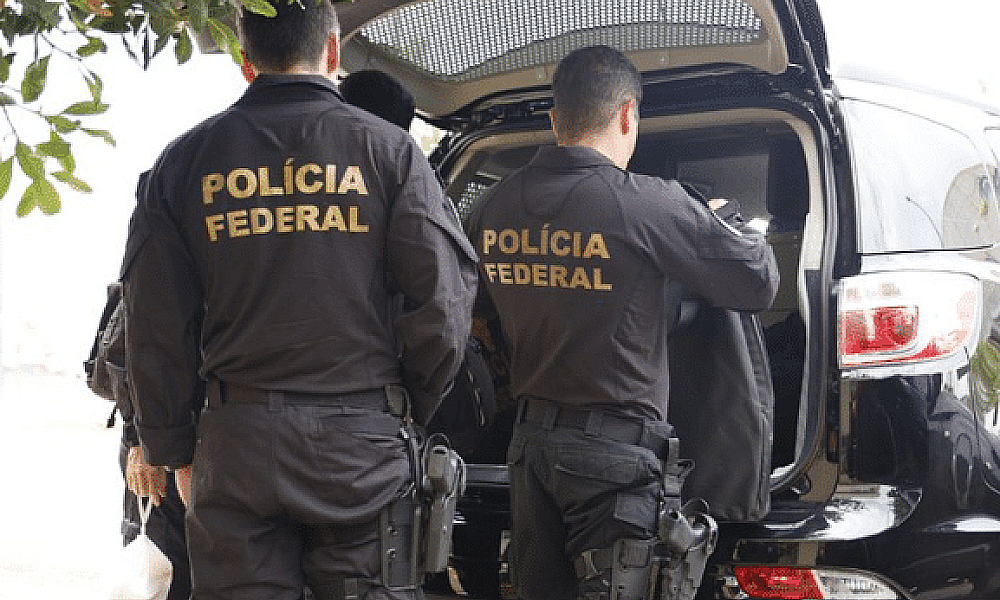 Polícia Federal faz operação para prender quadrilha de MT por envio de armas e drogas