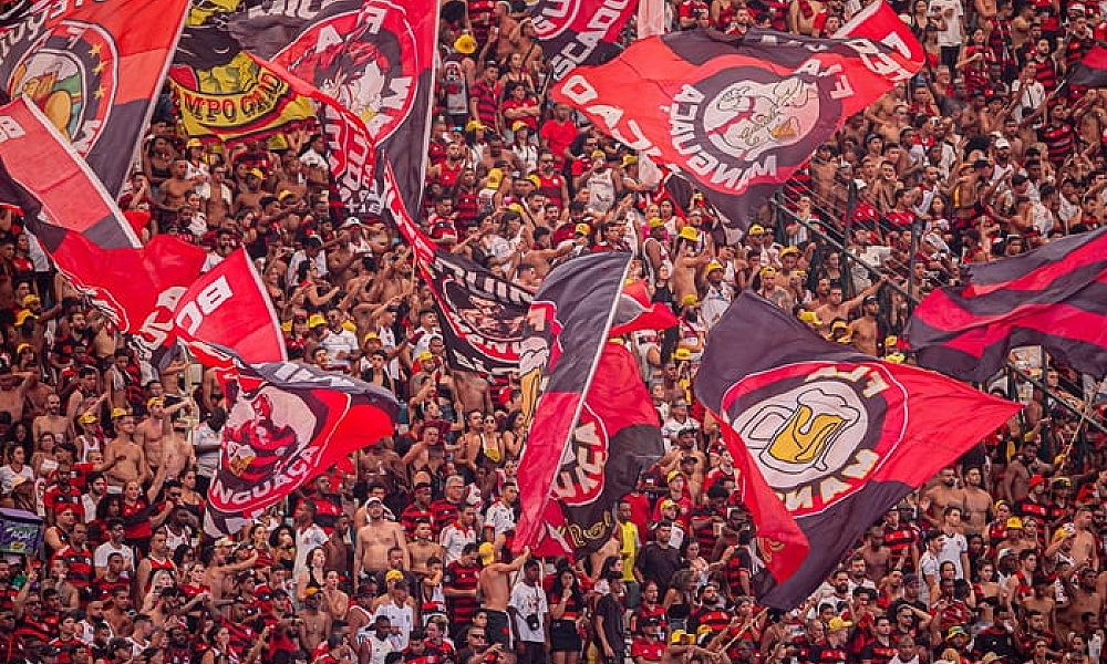 Torcidas de Flamengo e Corinthians são as que mais aprovam arbitragem